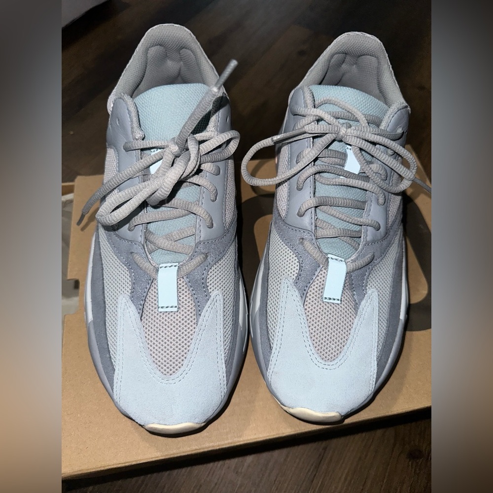 Yeezy Boost 700 Inertia size 9.5